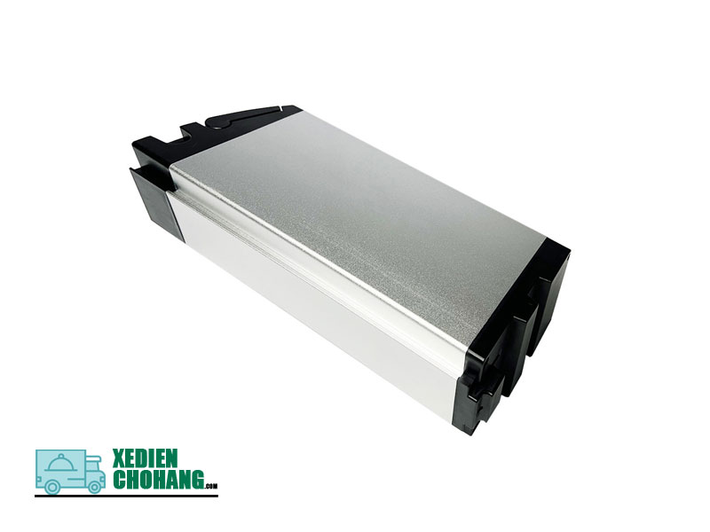 Sạc pin xe điện chở hàng đúng cách