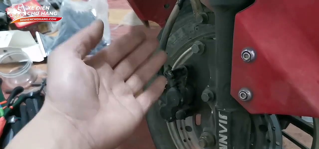 Cách khắc phục lỗi phanh xe điện bị bó cứng - Xe Điện Chở Hàng Cách khắc phục phanh đùm xe điện bị kẹt cứng