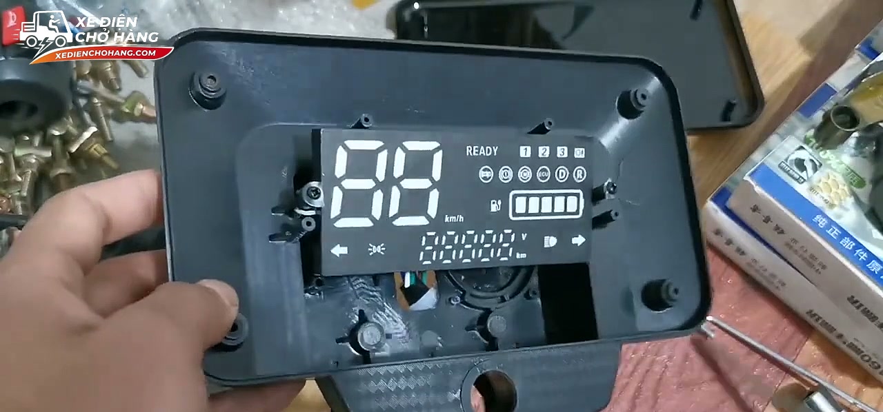 Sửa lỗi màn hình LCD xe điện giá rẻ phát hiện "to" nhưng "phế" - Xe Điện Chở Hàng Cơ chế hoạt động của màn hình LED và màn hình LCD